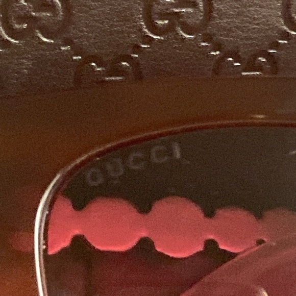 Gucci sunglasses with case only no other inclusions great condition not new - Picture 5 of 5